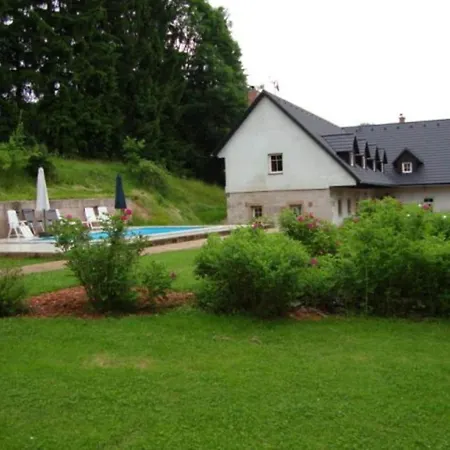 In Bohemian With Shared Pool Apartament